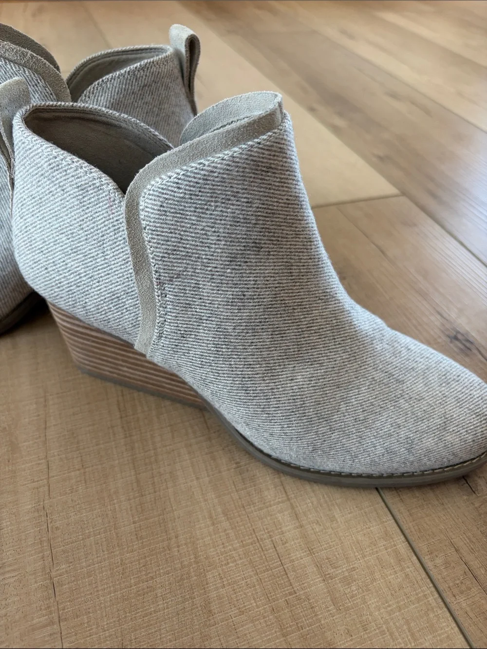 Toms Women's Light Gray Textile Ankle Booties
